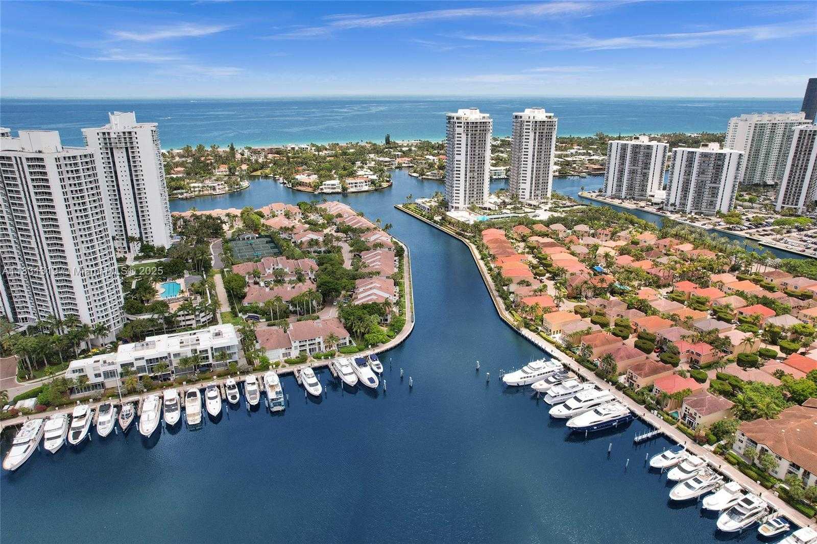 Small Image of 21055 YACHT CLUB DR #1707, Aventura Number 34
