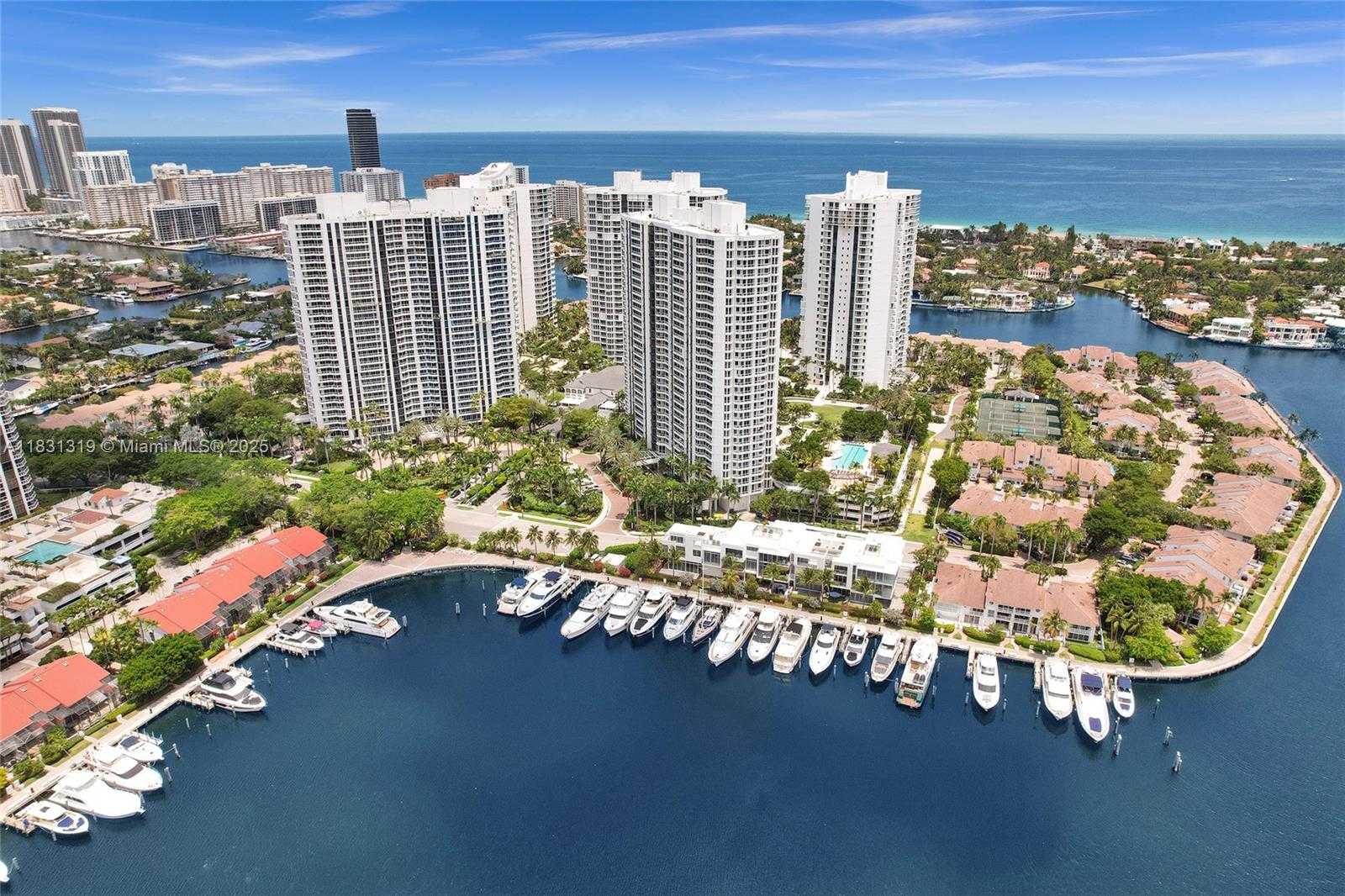Small Image of 21055 YACHT CLUB DR #1707, Aventura Number 36