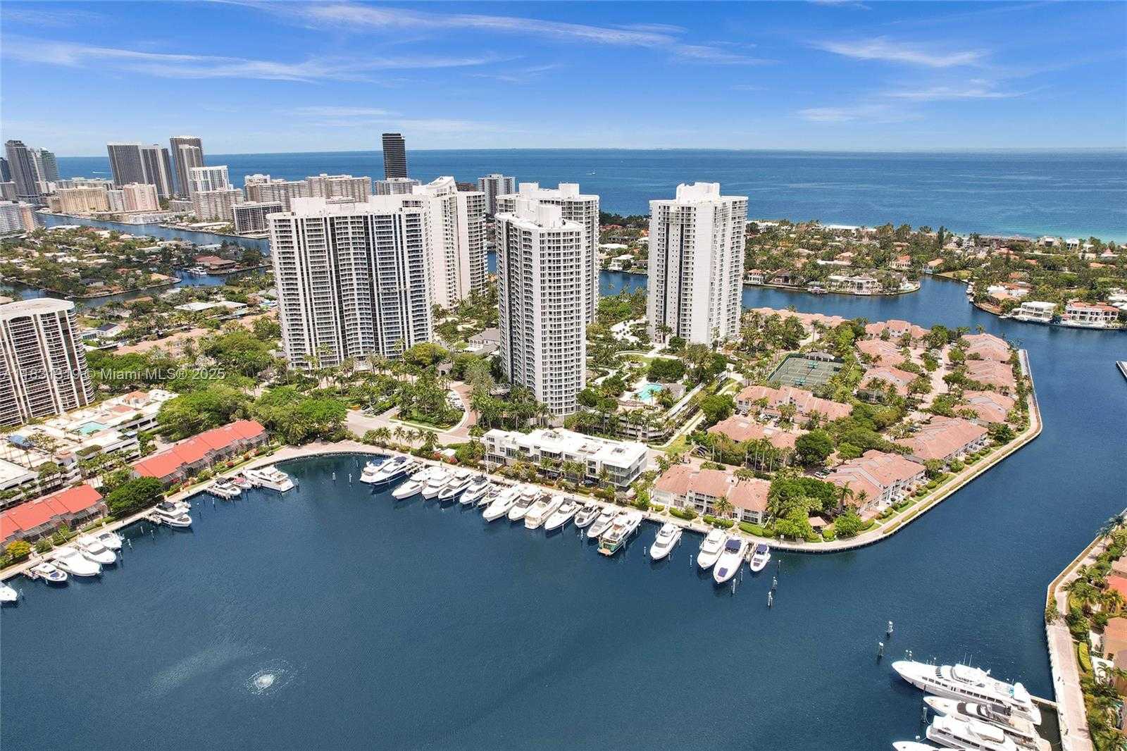 Small Image of 21055 YACHT CLUB DR #1707, Aventura Number 37