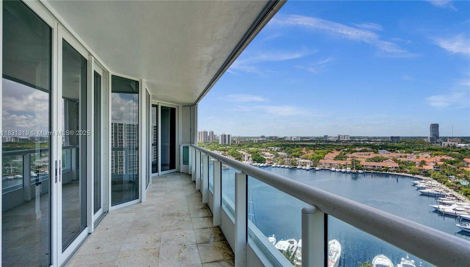 Small Image of 21055 YACHT CLUB DR #1707, Aventura Number 38