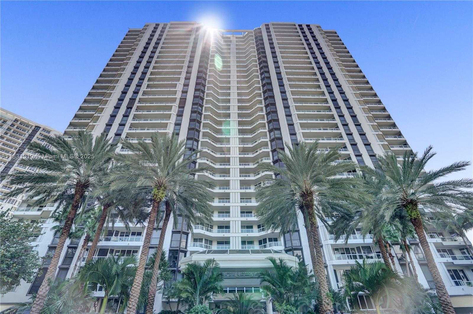 Small Image of 21055 YACHT CLUB DR #1707, Aventura Number 42