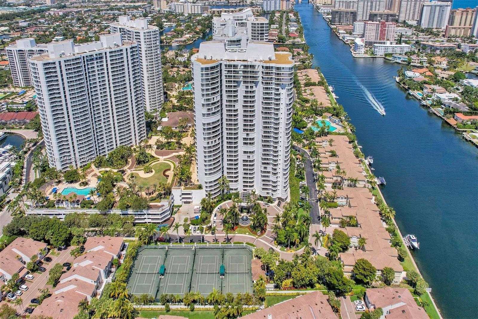 Small Image of 21055 YACHT CLUB DR #1707, Aventura Number 43