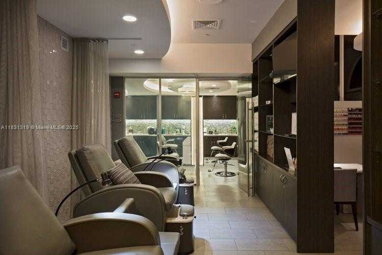 Small Image of 21055 YACHT CLUB DR #1707, Aventura Number 57