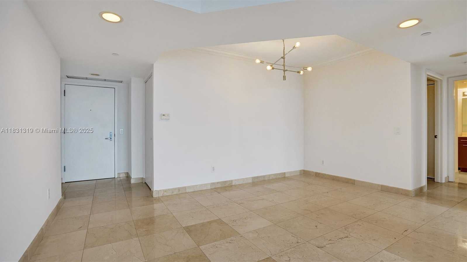 Small Image of 21055 YACHT CLUB DR #1707, Aventura Number 7
