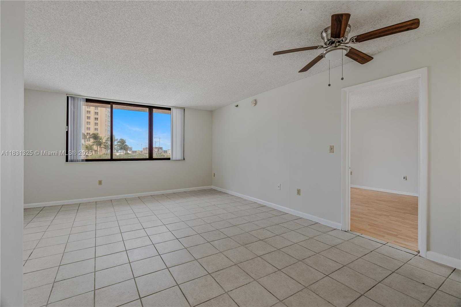 Small Image of 540 BRICKELL KEY DR #718, Miami Number 4