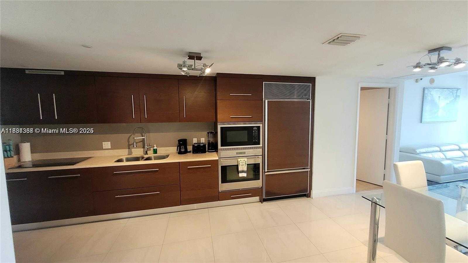 Small Image of 485 BRICKELL AVE #2311, Miami Number 6