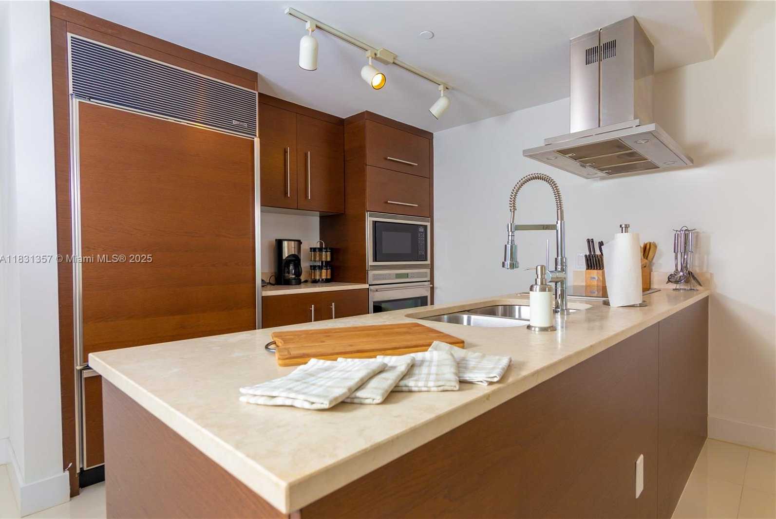 Small Image of 485 BRICKELL AVE #2006, Miami Number 10
