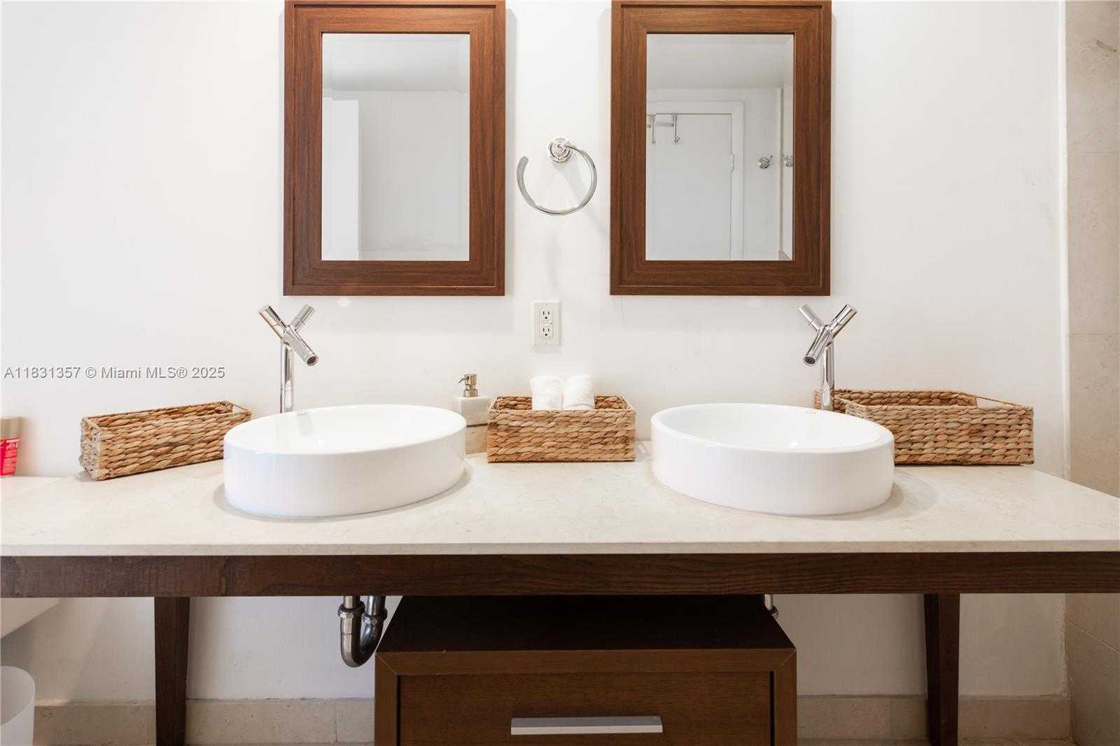 Small Image of 485 BRICKELL AVE #2006, Miami Number 20