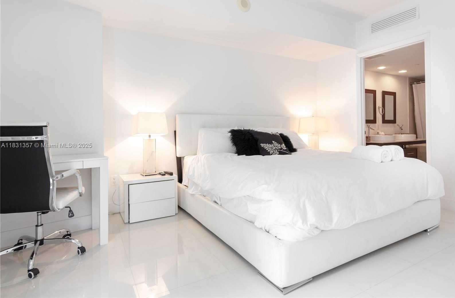 Small Image of 485 BRICKELL AVE #2006, Miami Number 23