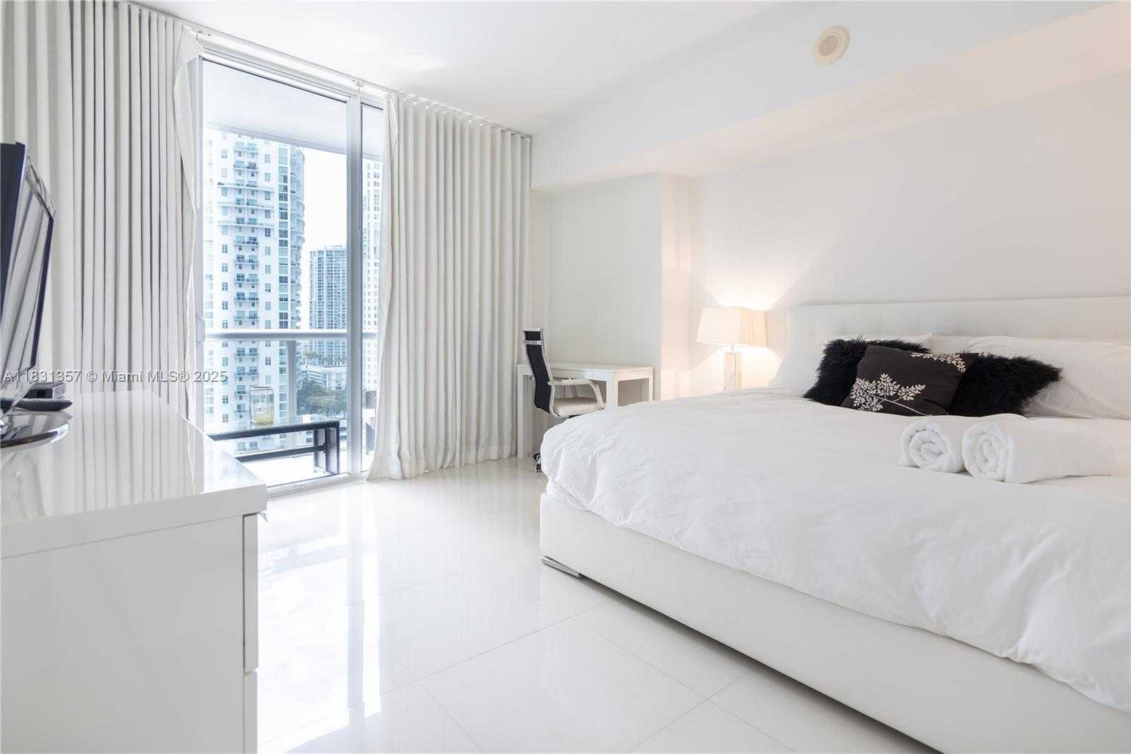 Small Image of 485 BRICKELL AVE #2006, Miami Number 24
