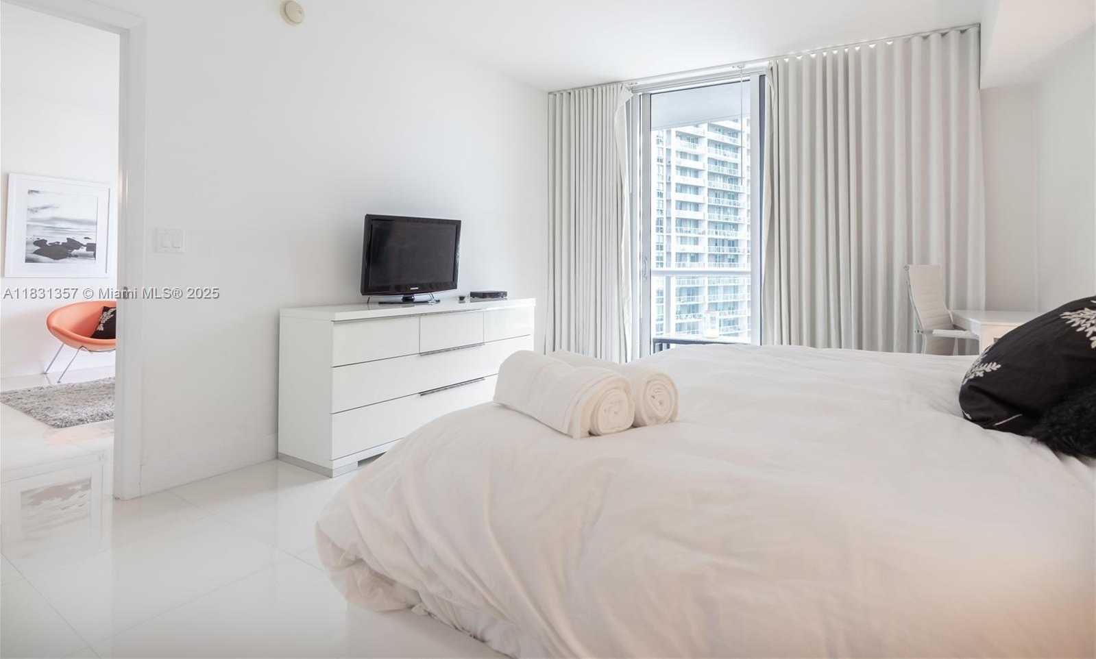 Small Image of 485 BRICKELL AVE #2006, Miami Number 25