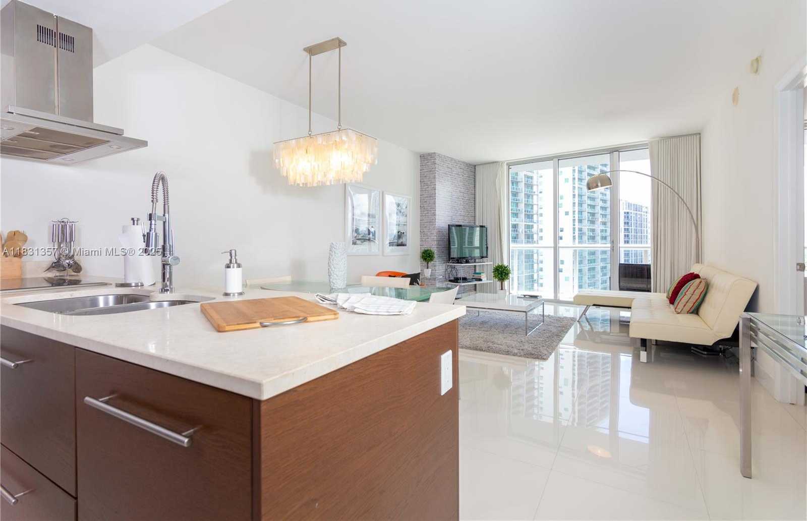Small Image of 485 BRICKELL AVE #2006, Miami Number 5