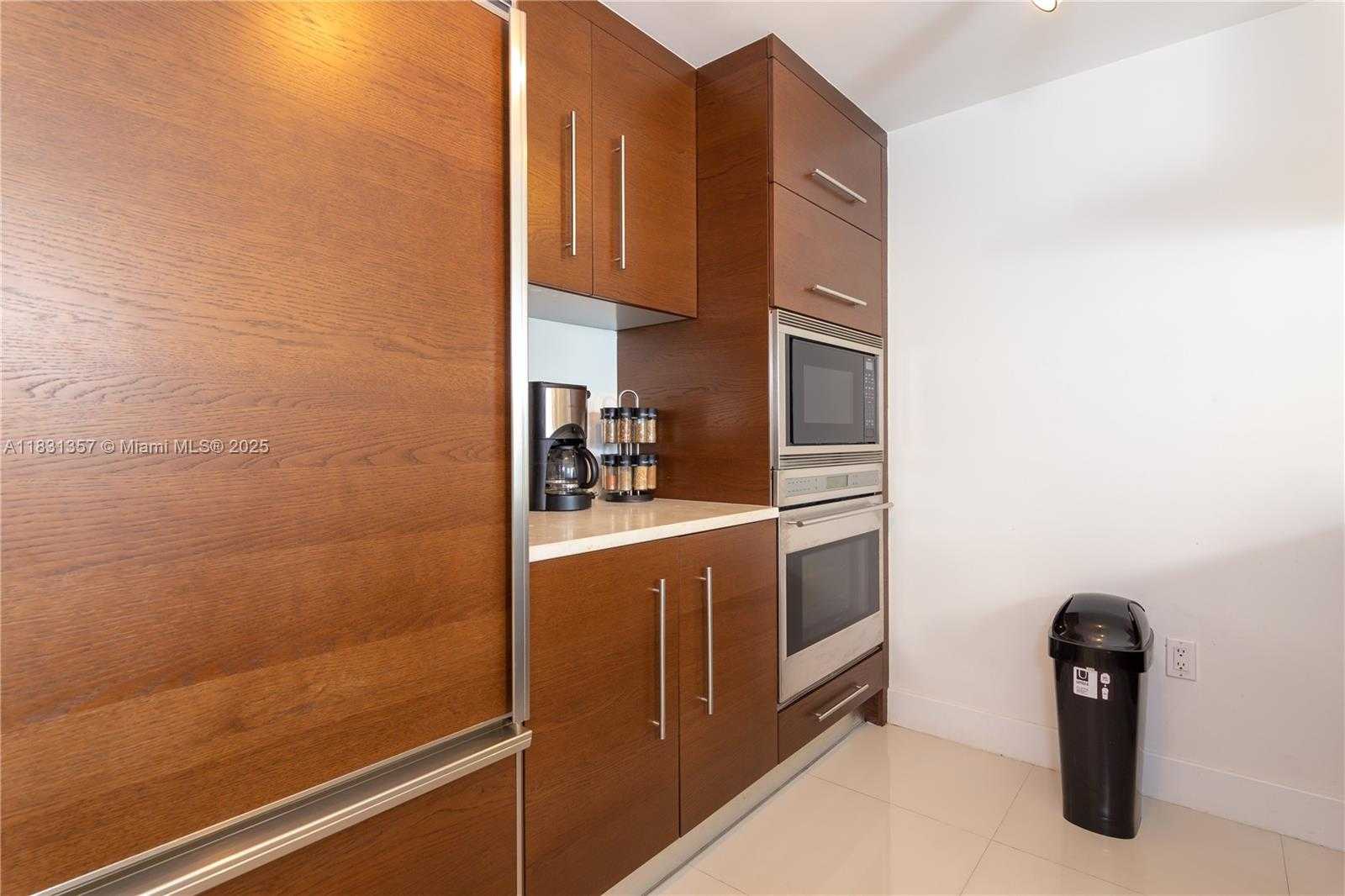 Small Image of 485 BRICKELL AVE #2006, Miami Number 7