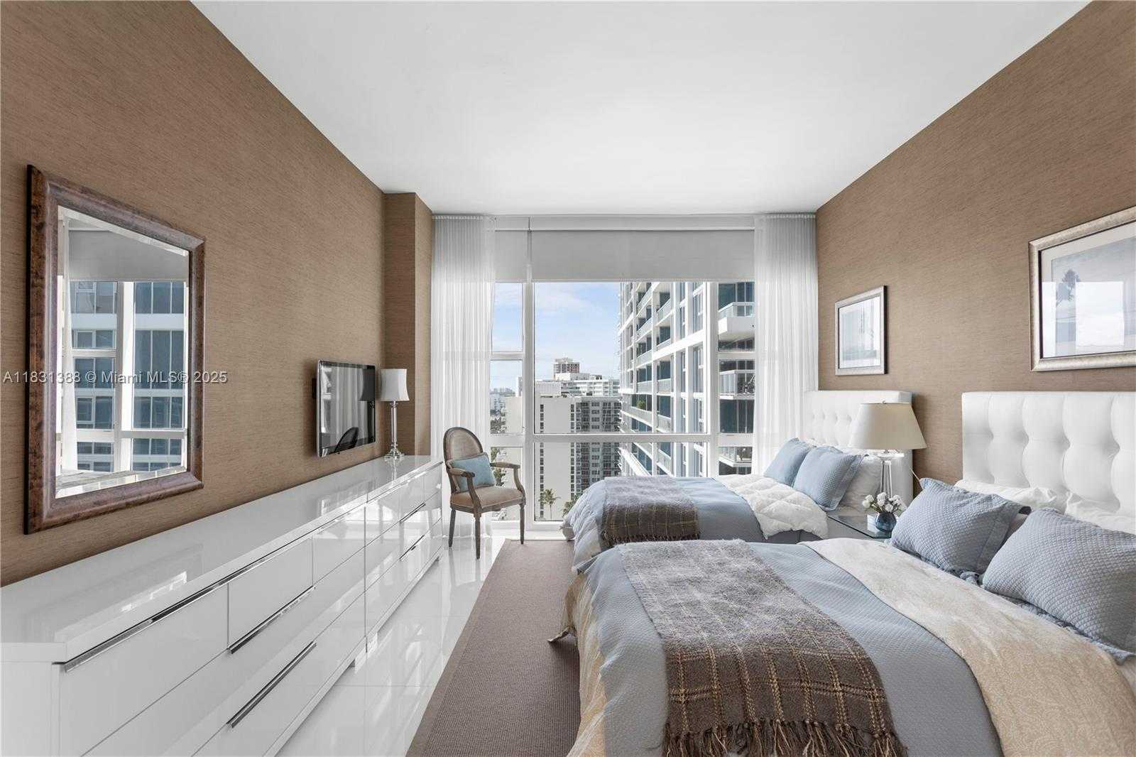 Small Image of 6801 COLLINS AVE #PH05, Miami Beach Number 12