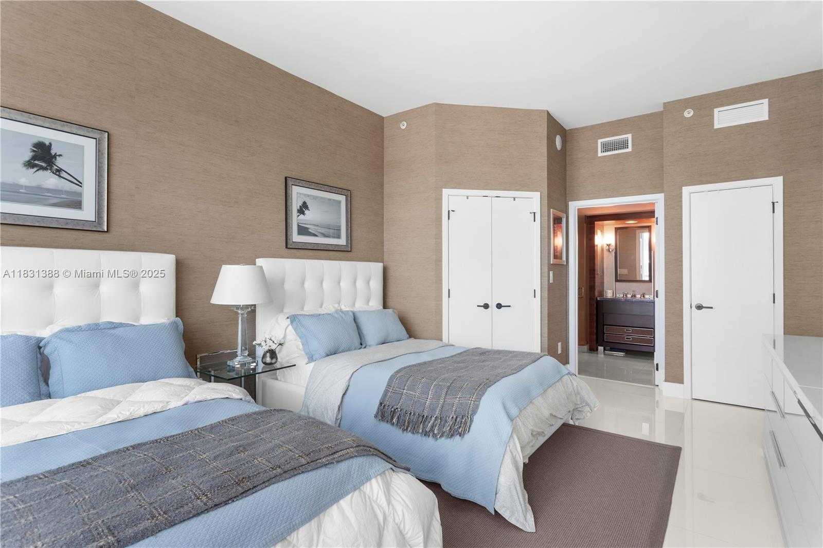 Small Image of 6801 COLLINS AVE #PH05, Miami Beach Number 16