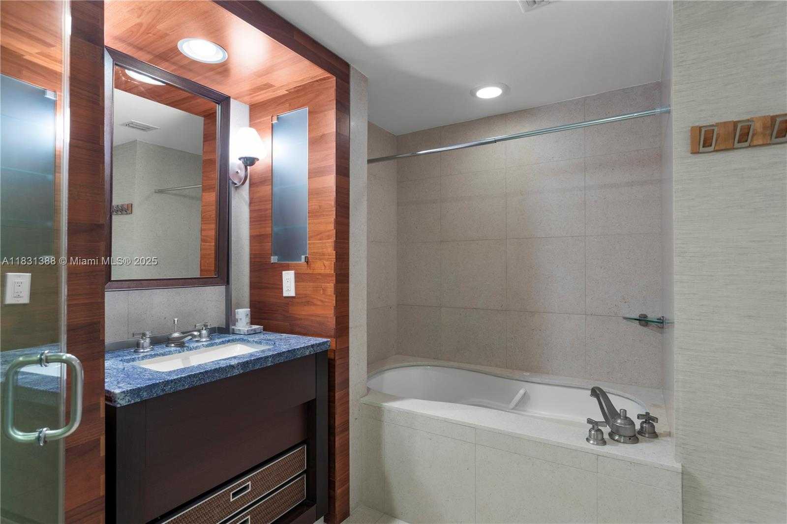 Small Image of 6801 COLLINS AVE #PH05, Miami Beach Number 18