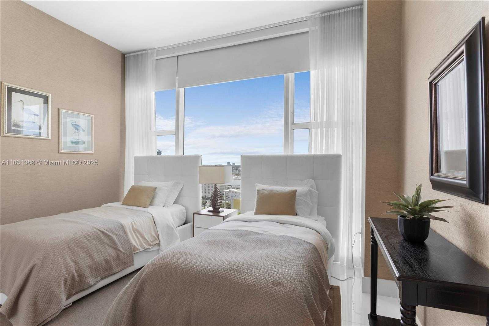 Small Image of 6801 COLLINS AVE #PH05, Miami Beach Number 19