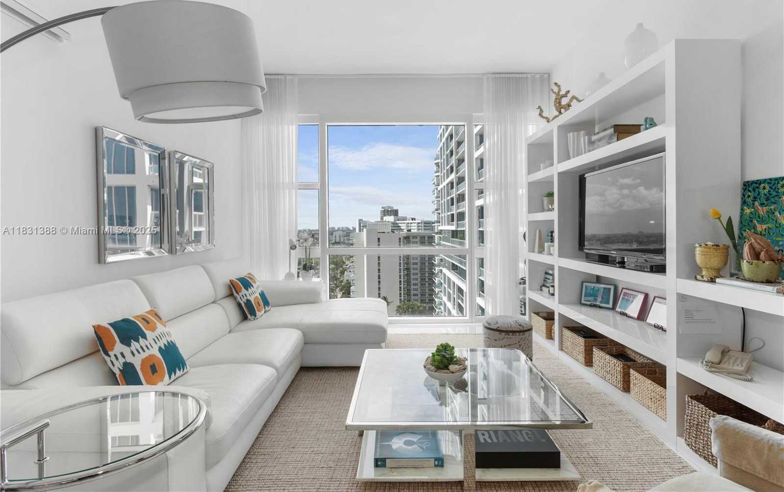 Small Image of 6801 COLLINS AVE #PH05, Miami Beach Number 4