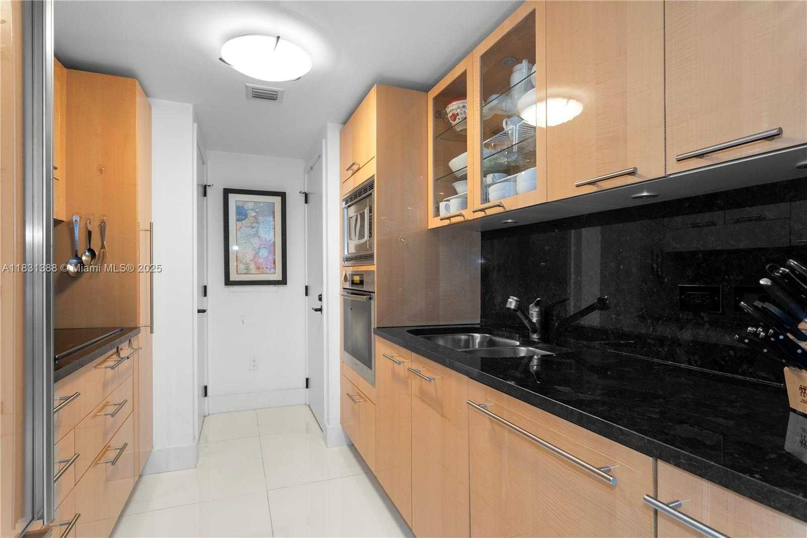 Small Image of 6801 COLLINS AVE #PH05, Miami Beach Number 9