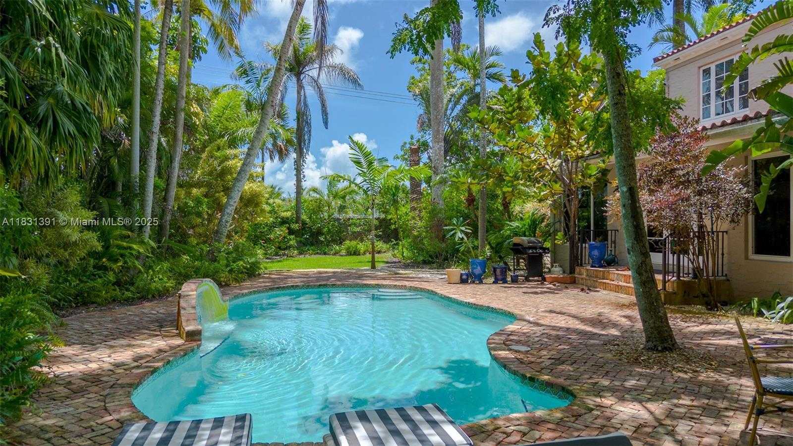 Small Image of 13599 OLD CUTLER RD, Pinecrest Number 3