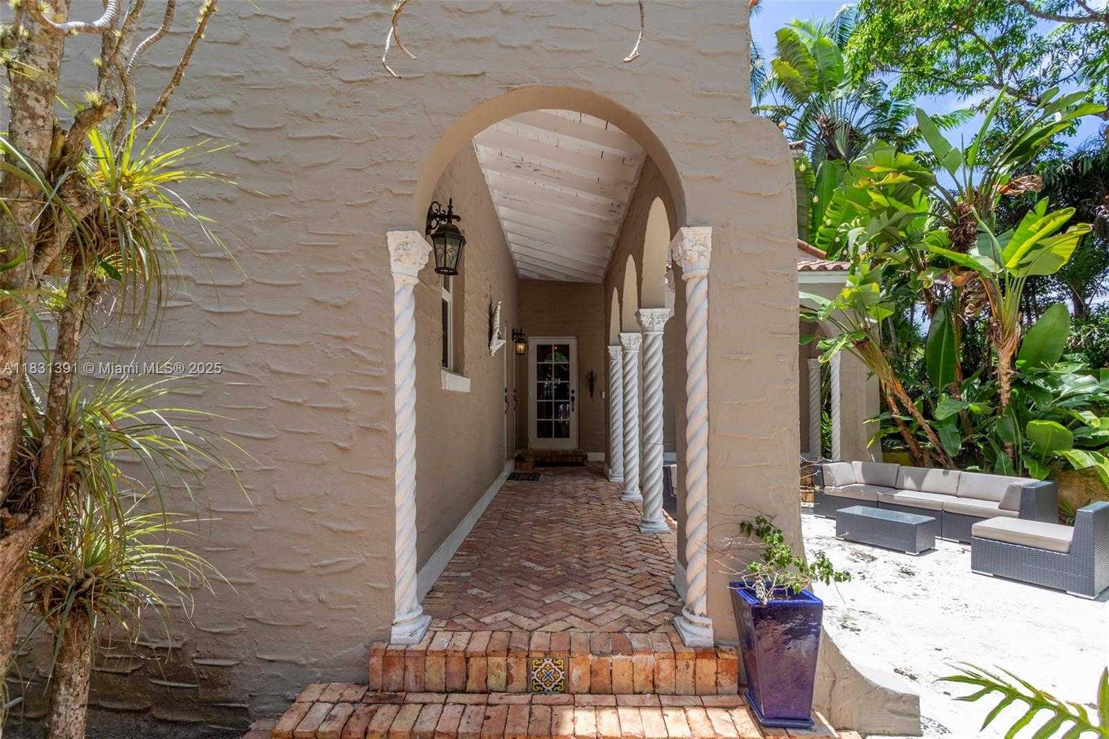 Small Image of 13599 OLD CUTLER RD, Pinecrest Number 7