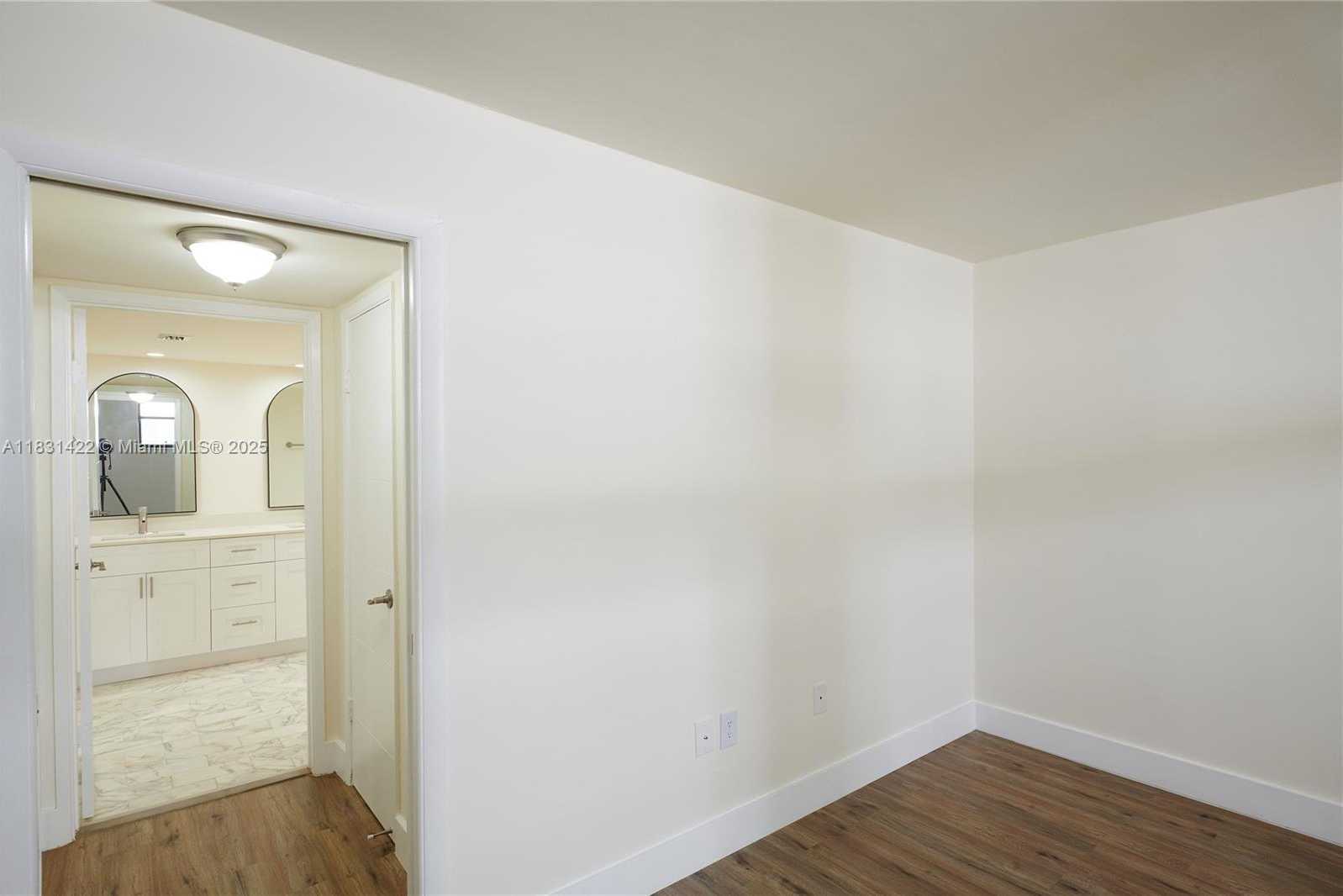 Small Image of Miami Beach Number 13