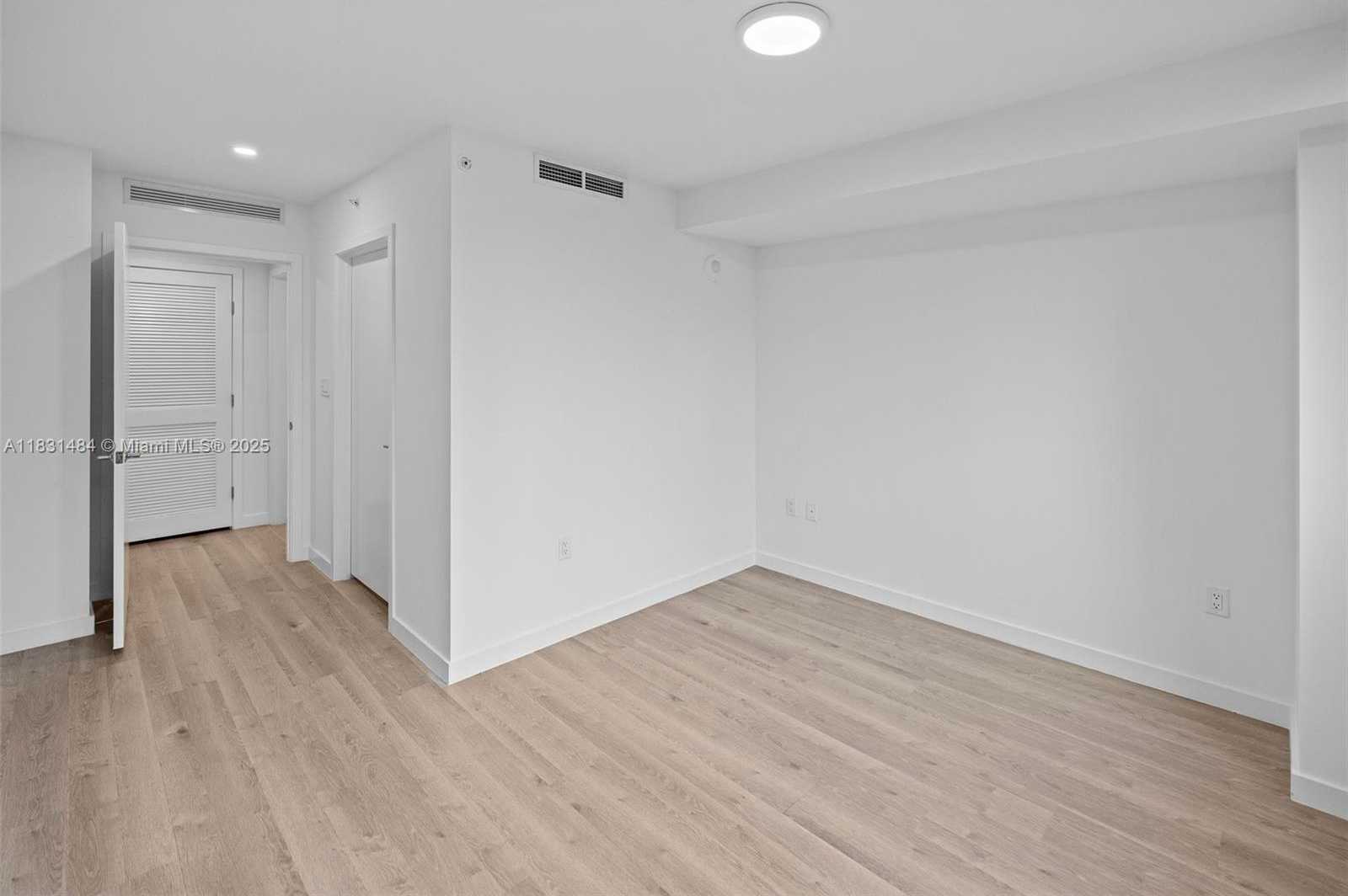 Small Image of 1500 BAY RD #N-0111, Miami Beach Number 19