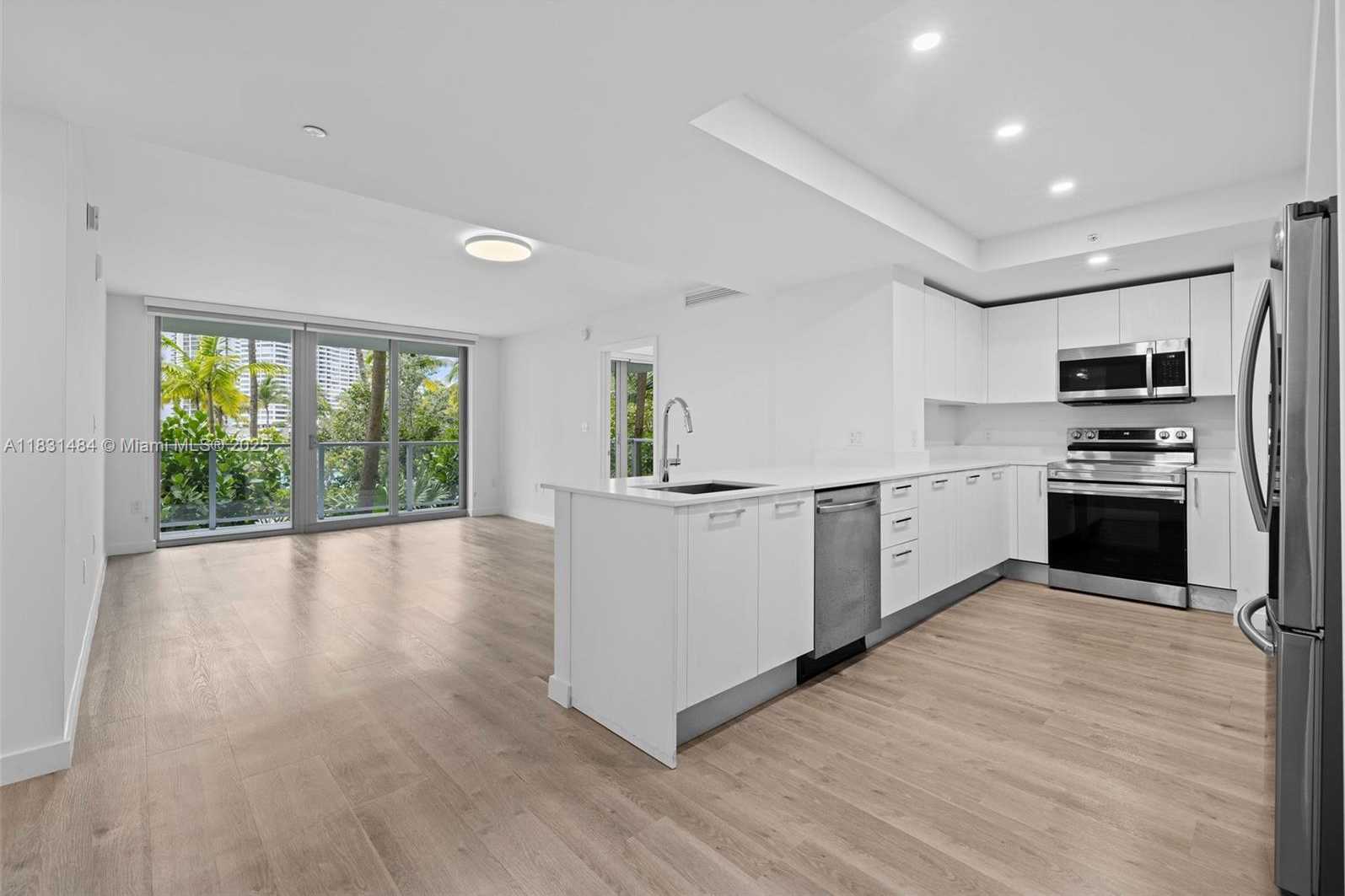 Small Image of 1500 BAY RD #N-0111, Miami Beach Number 2