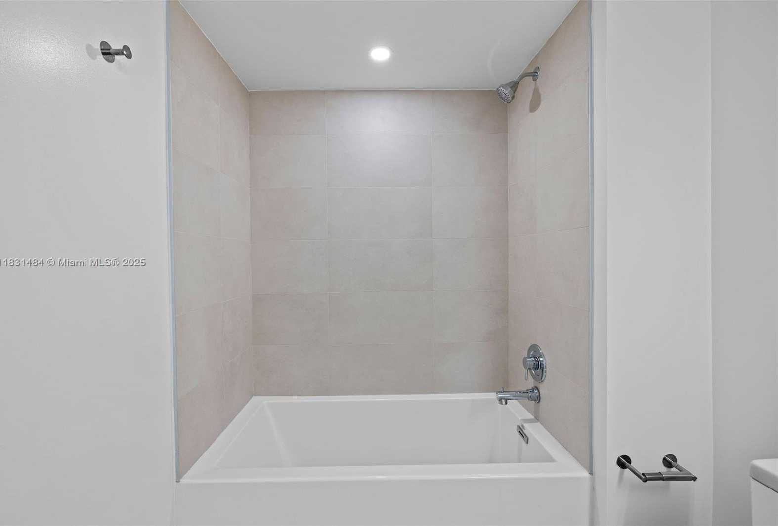 Small Image of 1500 BAY RD #N-0111, Miami Beach Number 20