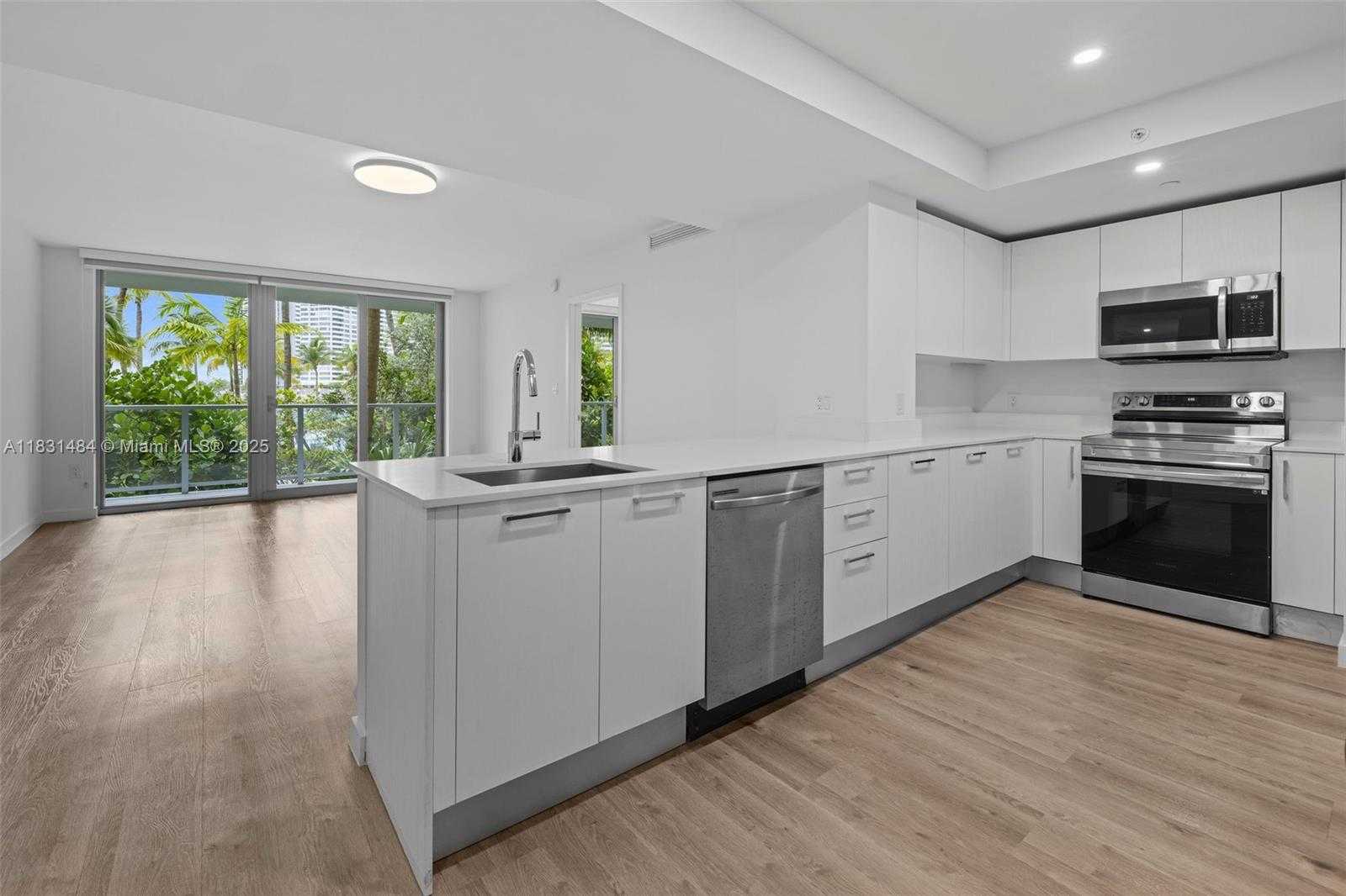Small Image of 1500 BAY RD #N-0111, Miami Beach Number 3