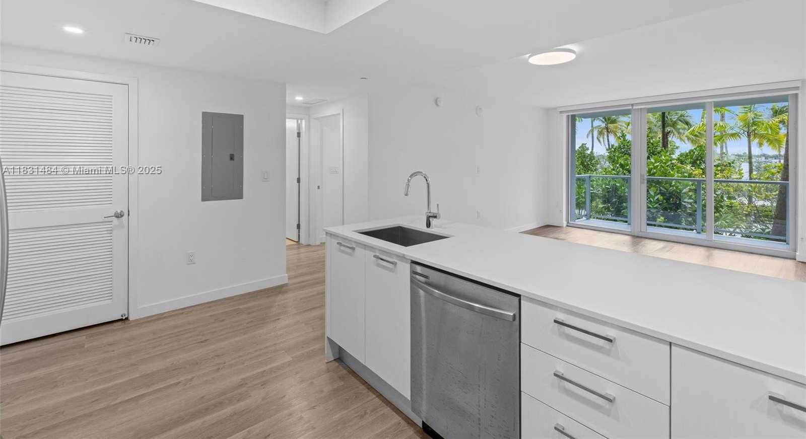 Small Image of 1500 BAY RD #N-0111, Miami Beach Number 5