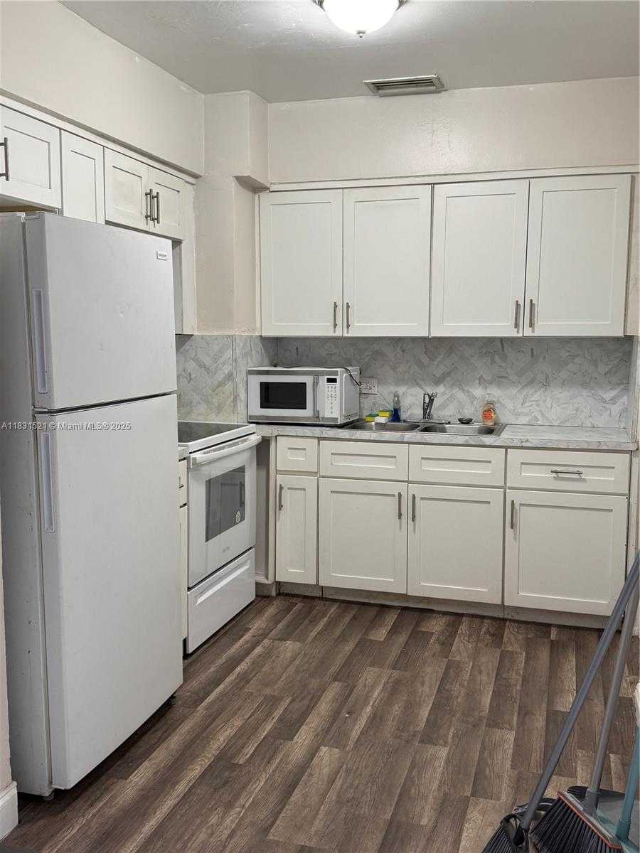 Small Image of 1240 NORTH WEST 86TH ST, Miami Number 4