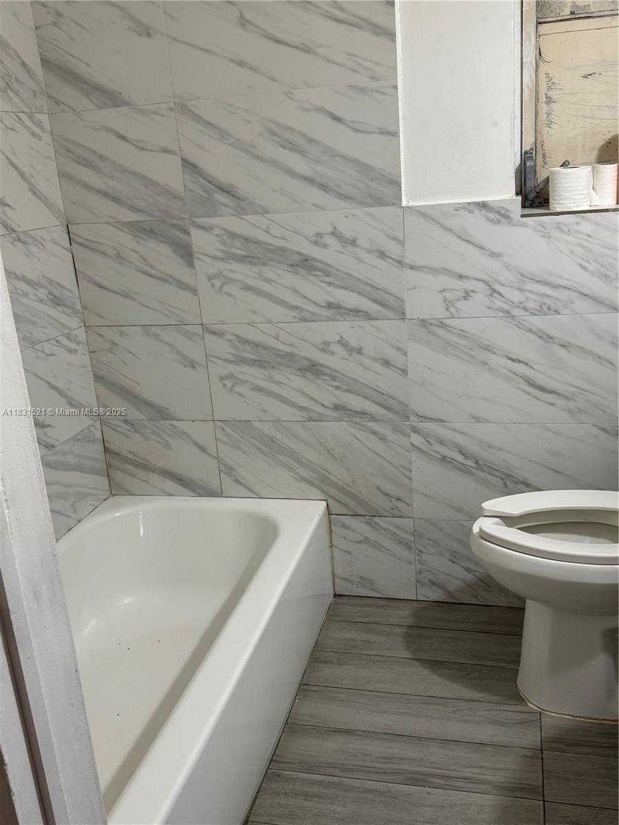 Small Image of 1240 NORTH WEST 86TH ST, Miami Number 5