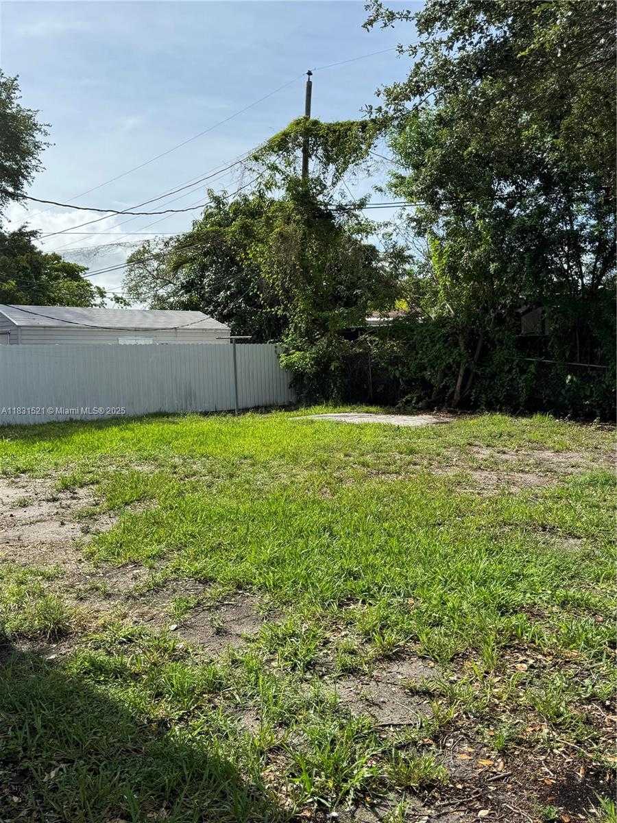 Small Image of 1240 NORTH WEST 86TH ST, Miami Number 6