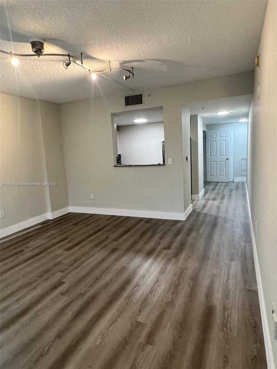 Small Image of 50 MENORES AVE #602, Coral Gables Number 3