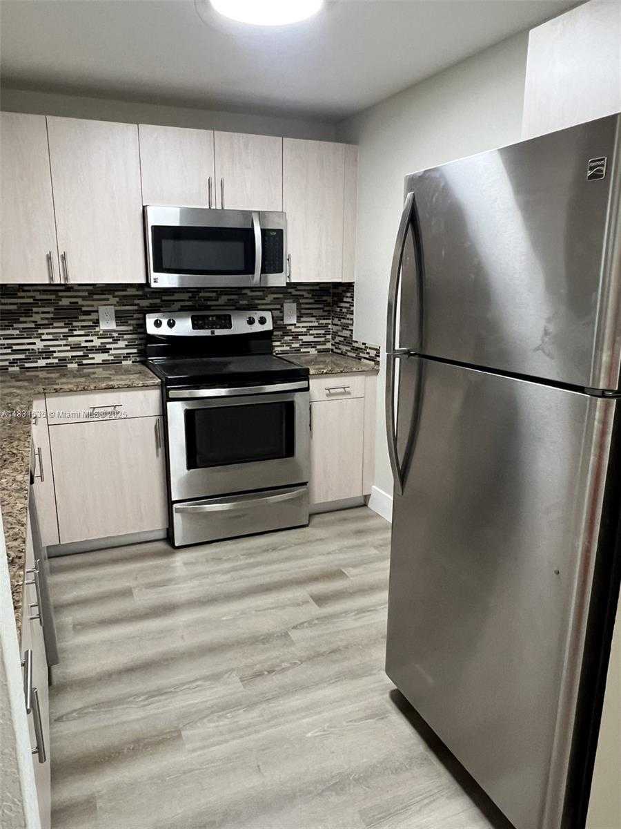 Small Image of 50 MENORES AVE #602, Coral Gables Number 5