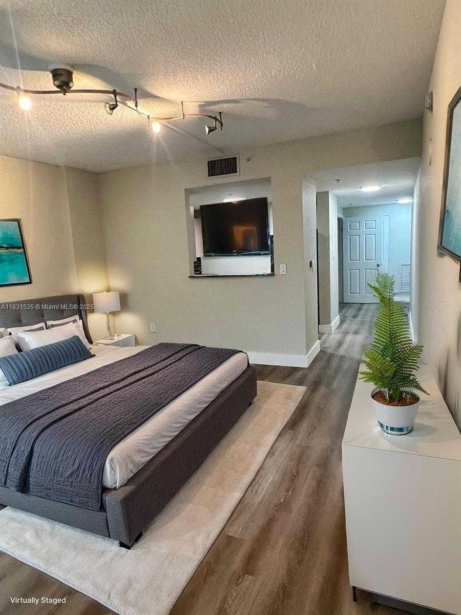 Small Image of 50 MENORES AVE #602, Coral Gables Number 6