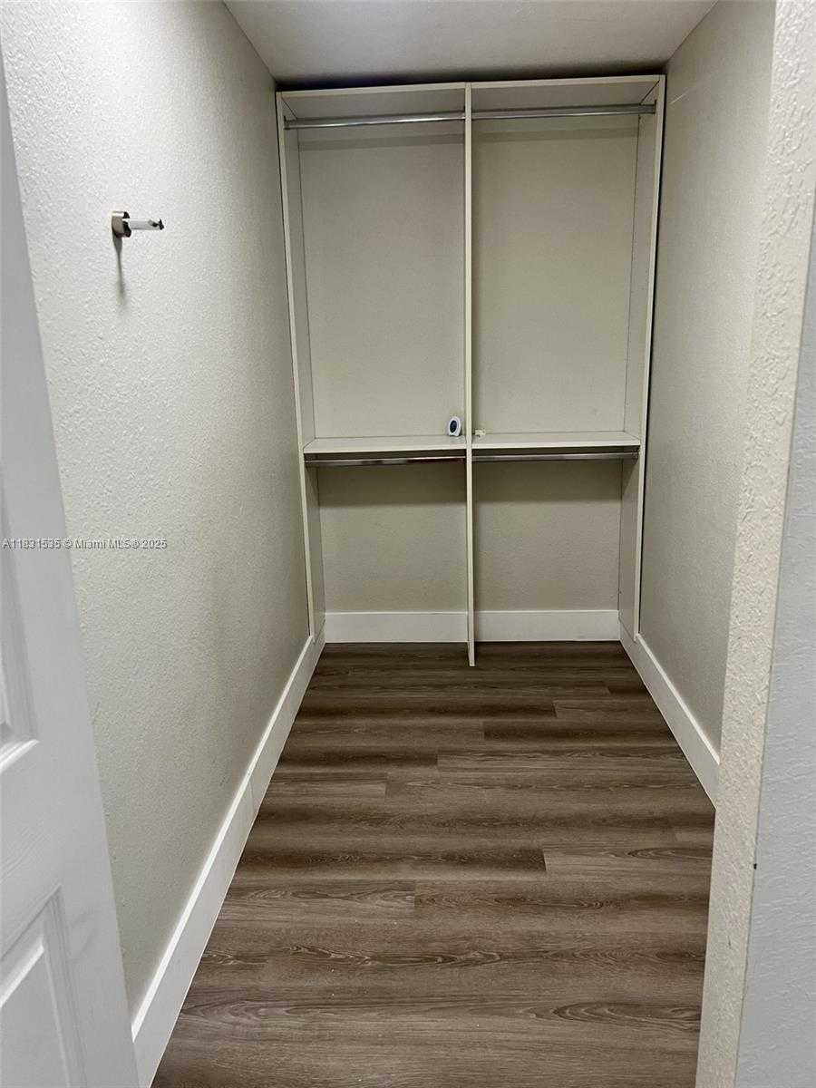 Small Image of 50 MENORES AVE #602, Coral Gables Number 7