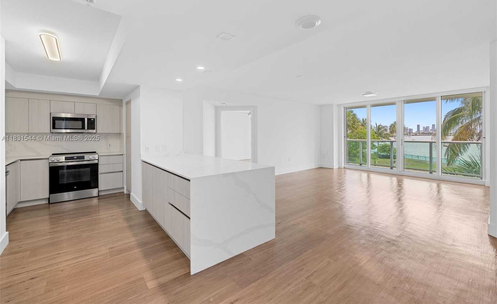 Small Image of 1500 BAY RD #G-0302, Miami Beach Number 2