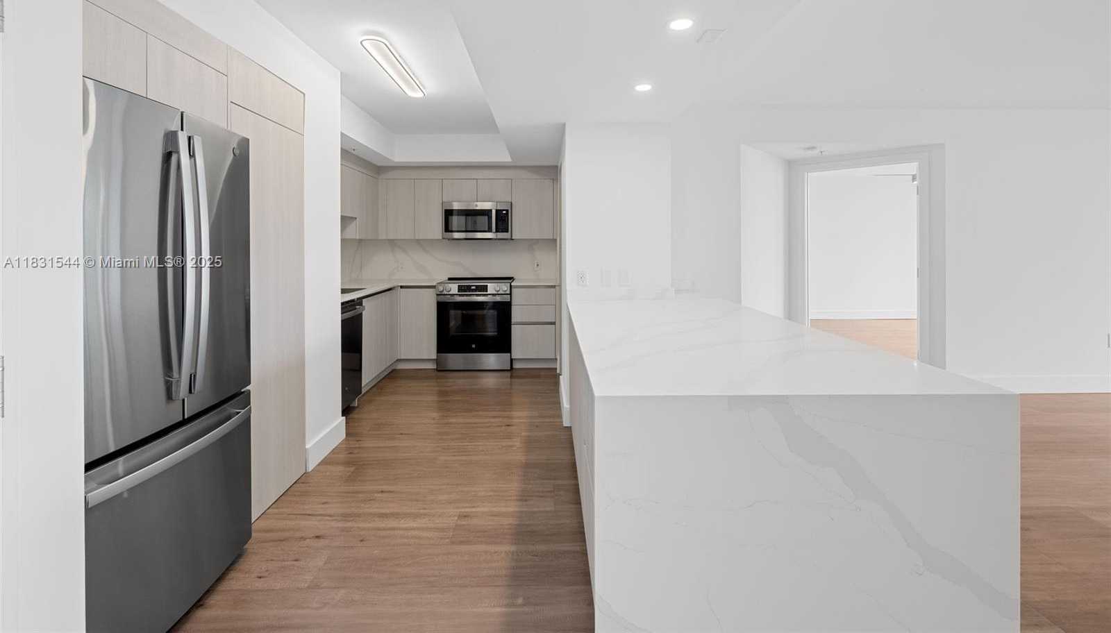 Small Image of 1500 BAY RD #G-0302, Miami Beach Number 3
