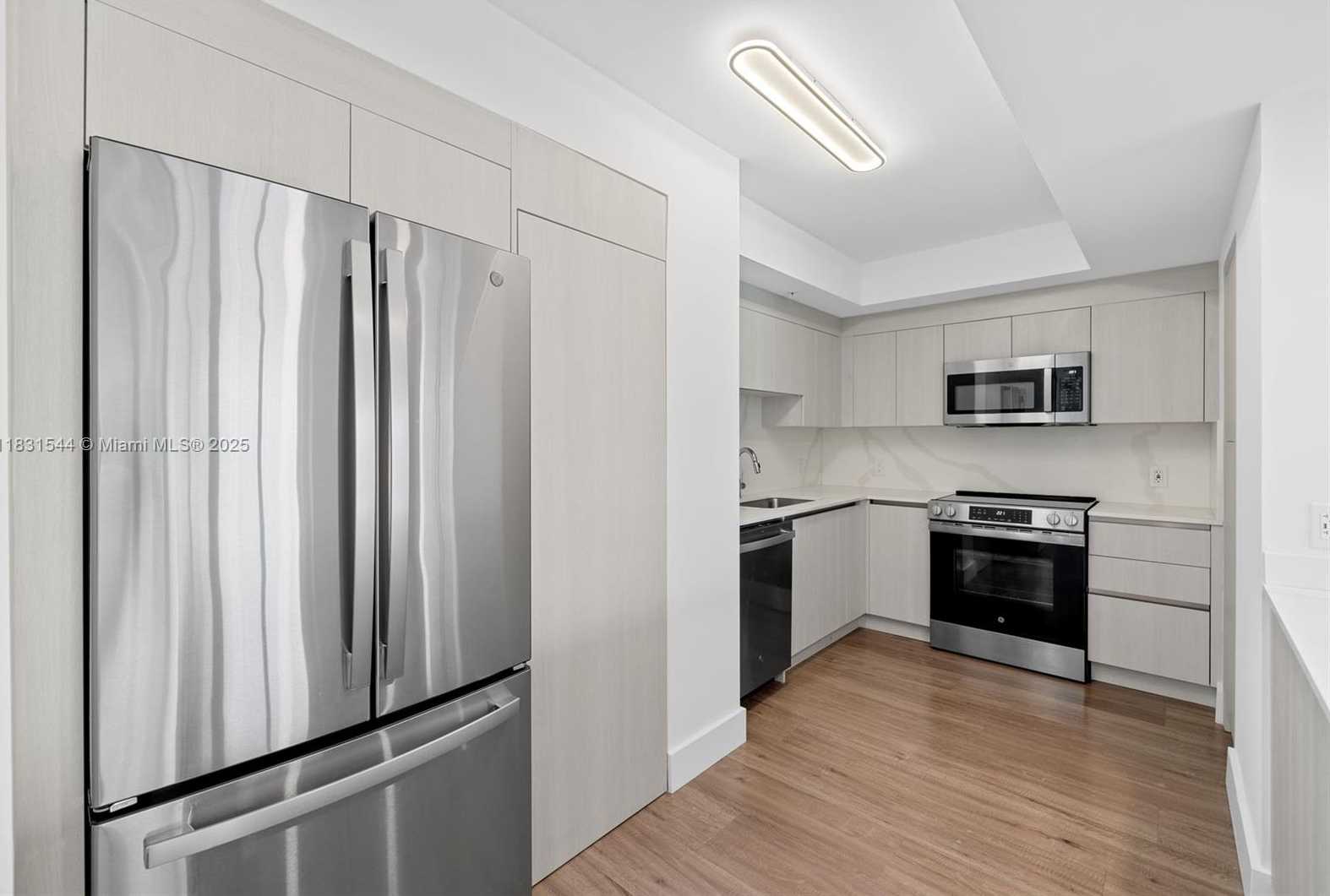Small Image of 1500 BAY RD #G-0302, Miami Beach Number 4