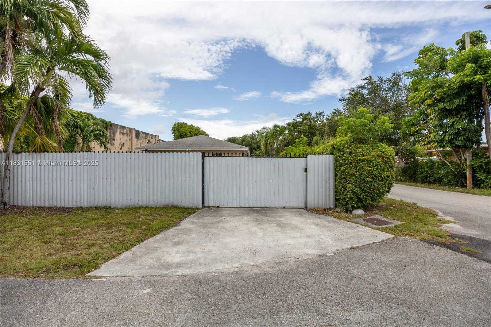 Small Image of 600 NORTH WEST 99TH ST #A, Miami Number 25