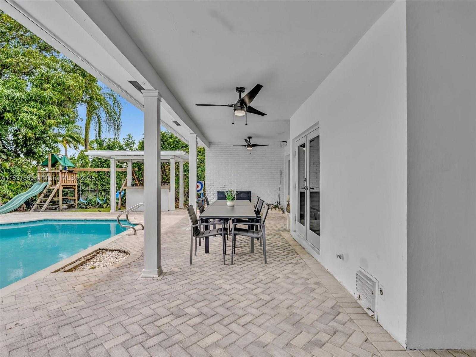 Small Image of 413 TAMARIND DR, Hallandale Beach Number 14