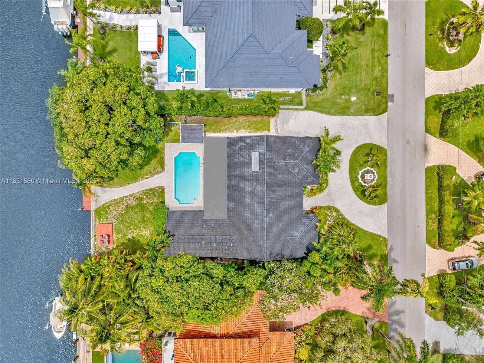 Small Image of 413 TAMARIND DR, Hallandale Beach Number 27