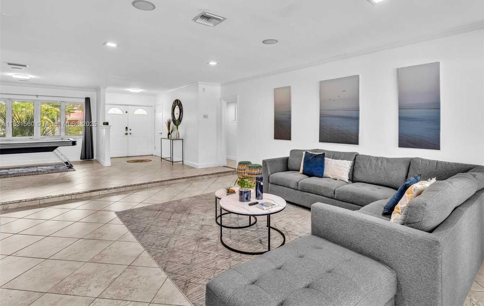 Small Image of 413 TAMARIND DR, Hallandale Beach Number 32