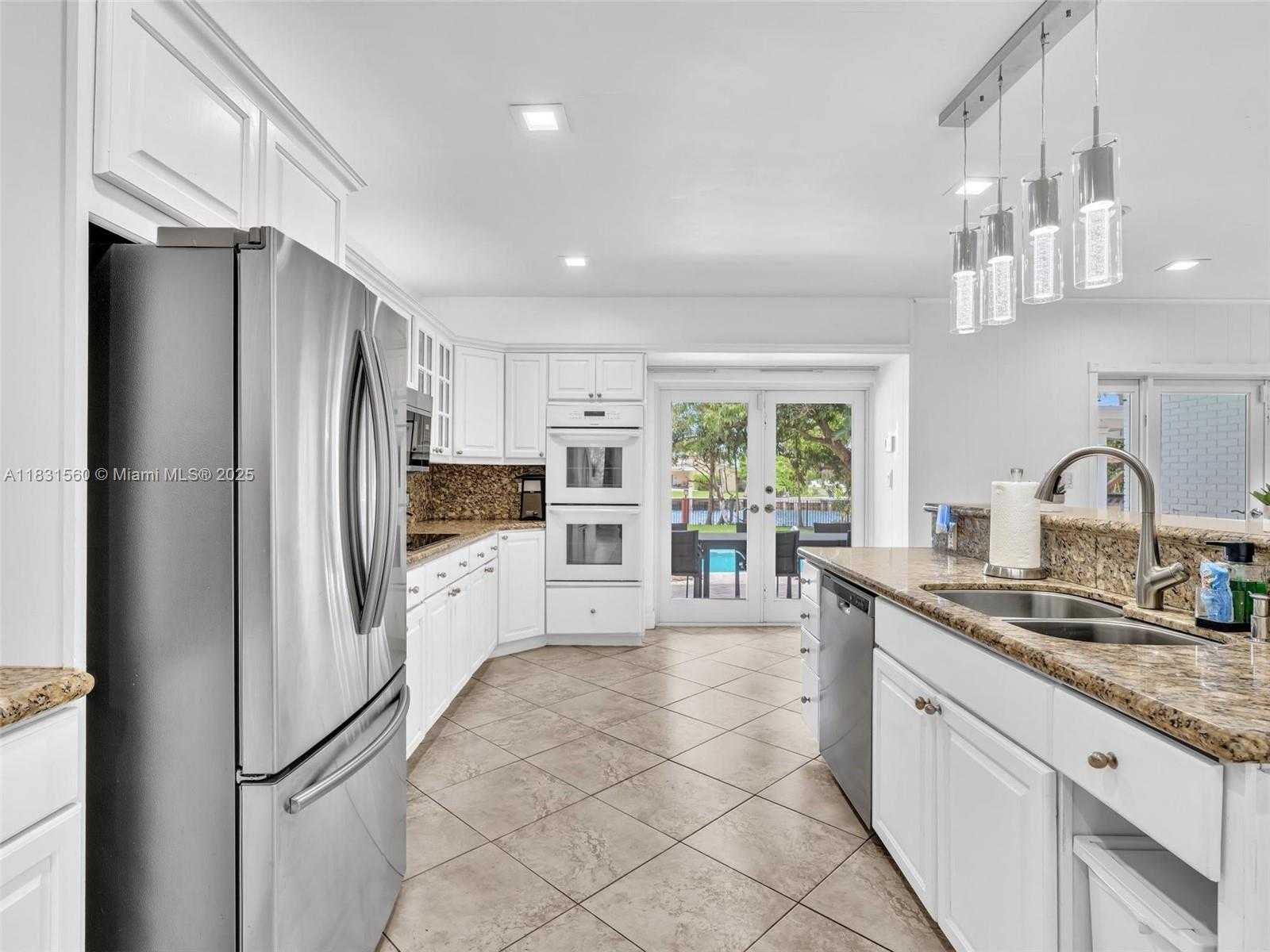 Small Image of 413 TAMARIND DR, Hallandale Beach Number 37