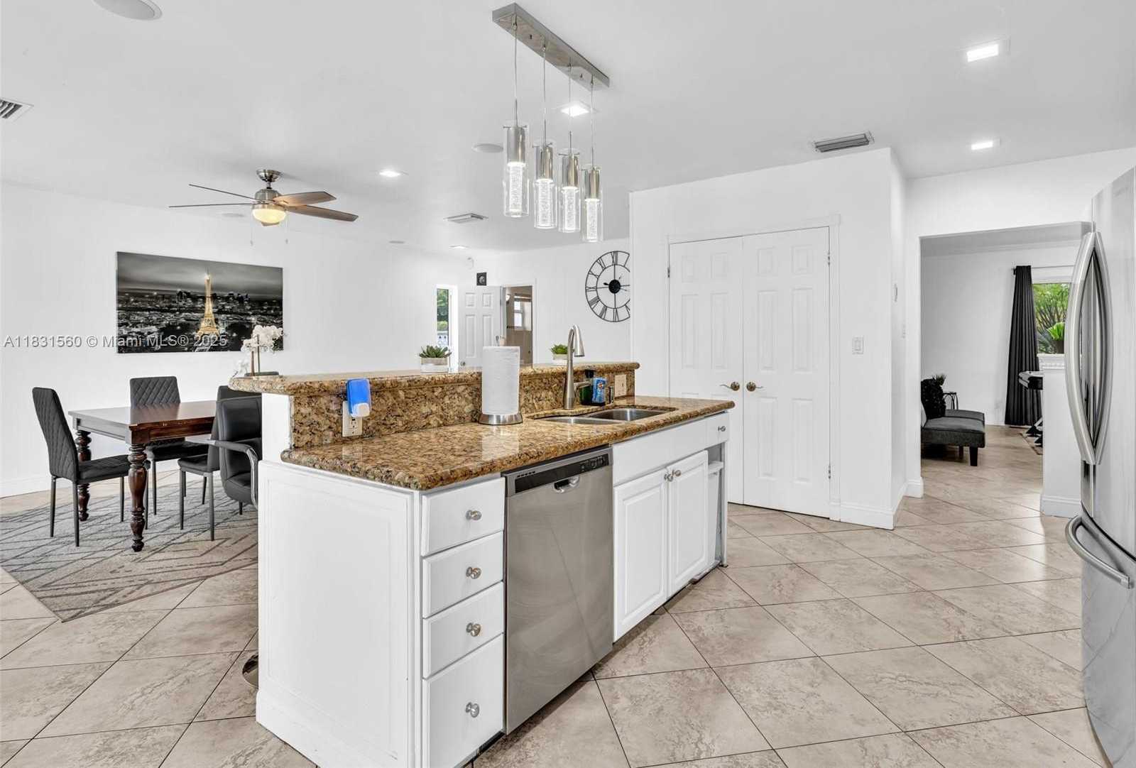 Small Image of 413 TAMARIND DR, Hallandale Beach Number 39