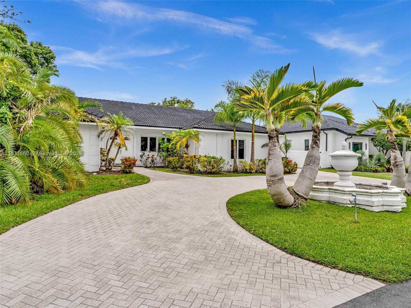 Small Image of 413 TAMARIND DR, Hallandale Beach Number 4