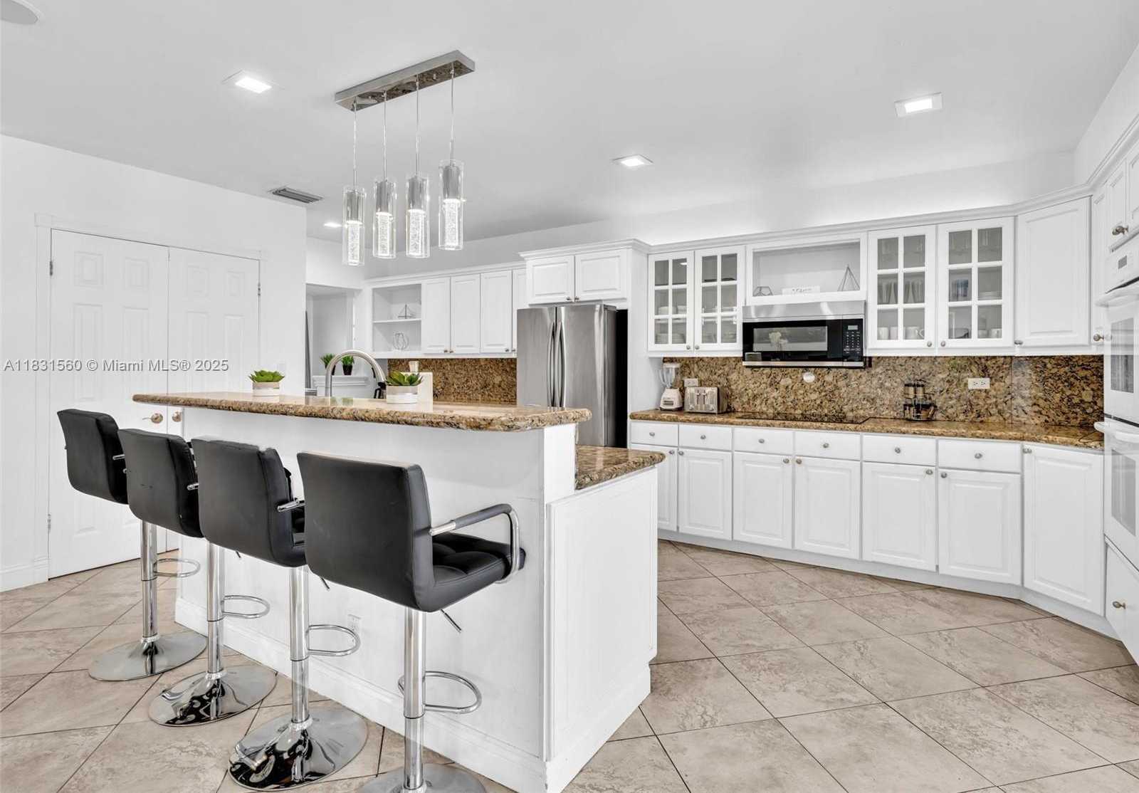 Small Image of 413 TAMARIND DR, Hallandale Beach Number 40