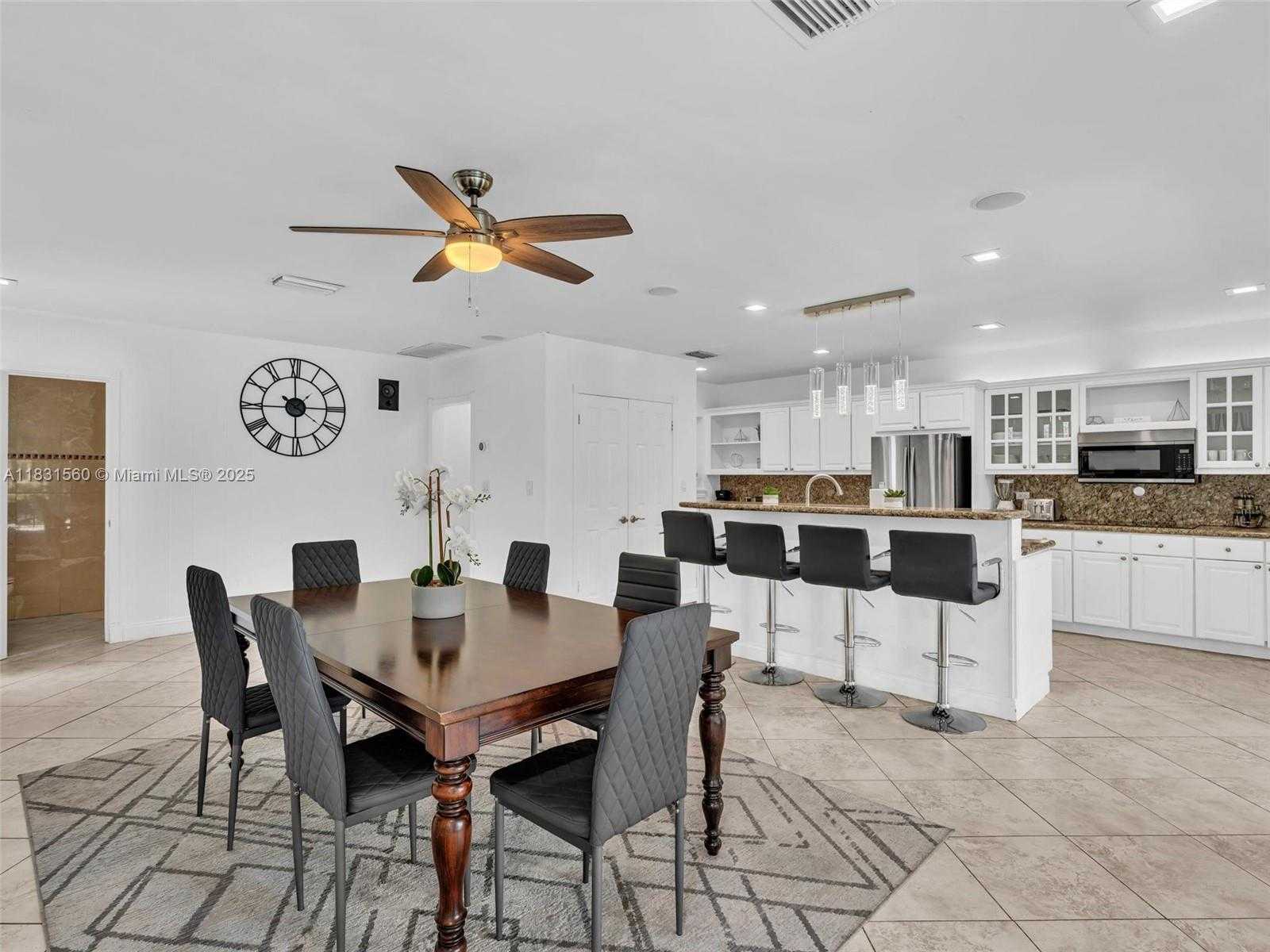 Small Image of 413 TAMARIND DR, Hallandale Beach Number 43